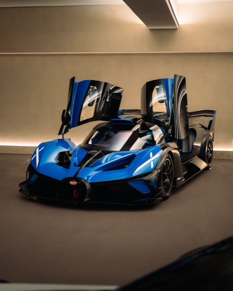 Bugatti Bolide front three-quarter angle, doors up