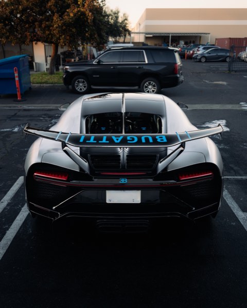 Rear straight-on with illuminated BUGATTI script