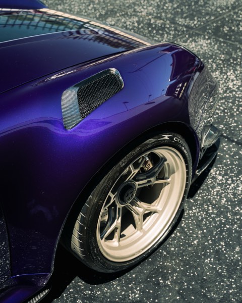 Front fender and wheel detail